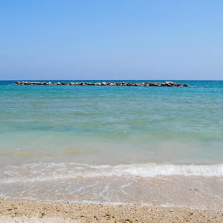 Gorgeous In Terre Roveresche With Wifi Дом отдыха