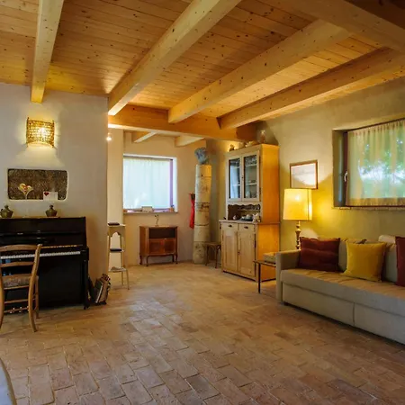 بيت للعطل Gorgeous In Terre Roveresche With Wifi San Giorgio di Pesaro