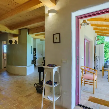 Gorgeous In Terre Roveresche With Wifi San Giorgio di Pesaro