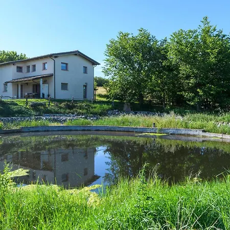 Gorgeous In Terre Roveresche With Wifi San Giorgio di Pesaro